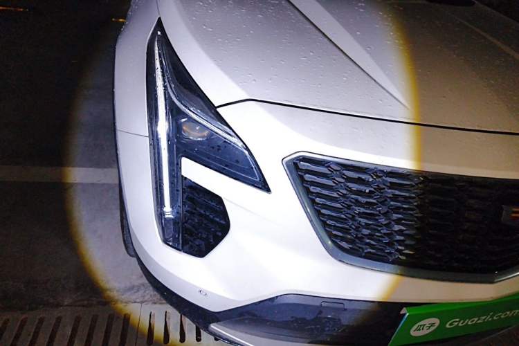 Used Cadillac XT4 2018 28T 4x4 Platinum Edition Right Front Headlight
