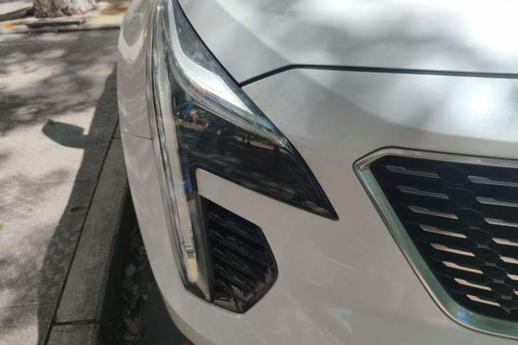 Used Cadillac XT4 2018 28T Two-Wheel-Drive Luxury Model Right Front Headlight