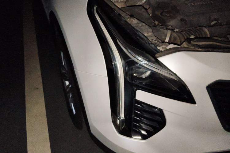 Used Cadillac XT4 2018 28T Two-Wheel Drive Leading Version Right Front Headlight