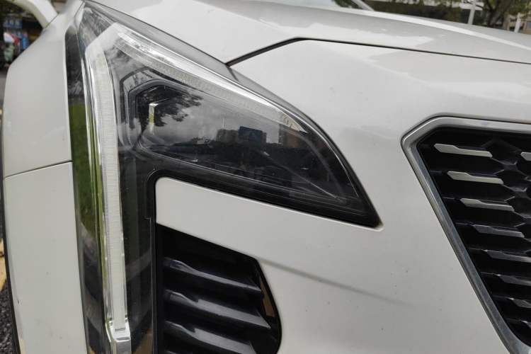 Used Cadillac XT4 2018 28T Two-Wheel Drive Leading Version Right Front Headlight