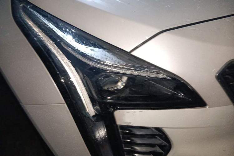 Used Cadillac XT4 2018 28T Two-Wheel Drive Tech Version Right Front Headlight