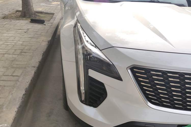 Used Cadillac XT4 2018 28T Two-Wheel Drive Leading Version Right Front Headlight