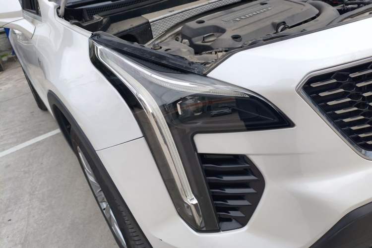 Used Cadillac XT4 2018 28T Two-Wheel-Drive Luxury Model Right Front Headlight