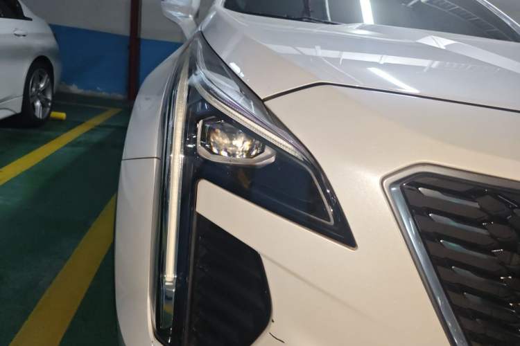 Used Cadillac XT4 2018 28T Two-Wheel Drive Leading Version Right Front Headlight