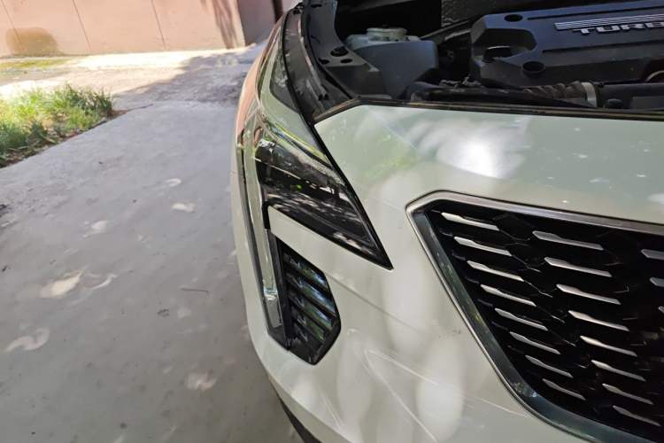 Used Cadillac XT4 2018 28T Two-Wheel Drive Leading Version Right Front Headlight
