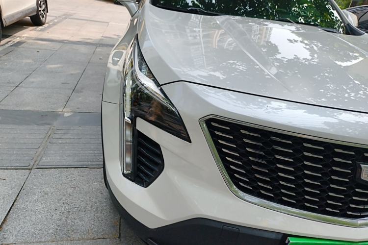 Used Cadillac XT4 2018 28T Two-Wheel Drive Tech Version Right Front Headlight