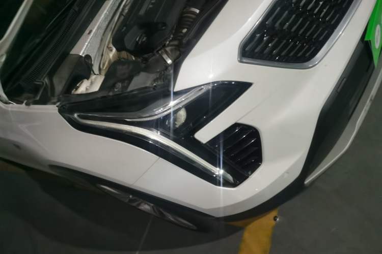 Used Cadillac XT4 2018 28T 4x4 Platinum Edition Right Front Headlight