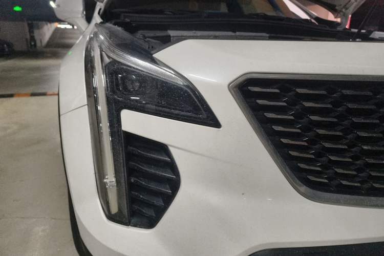 Used Cadillac XT4 2018 28T Two-Wheel-Drive Luxury Model Right Front Headlight