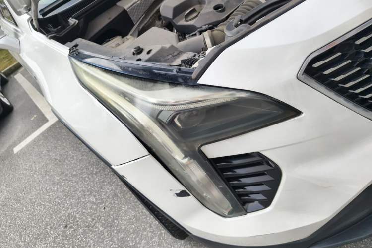 Used Cadillac XT4 2018 28T Two-Wheel Drive Tech Version Right Front Headlight