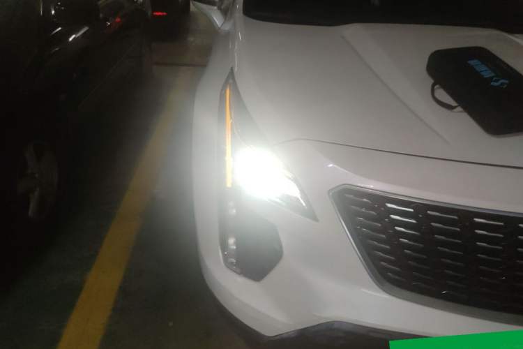 Used Cadillac XT4 2018 28T Two-Wheel Drive Tech Version Right Front Headlight