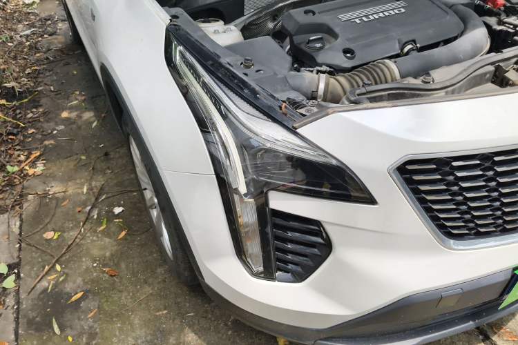 Used Cadillac XT4 2018 28T Two-Wheel Drive Tech Version Right Front Headlight