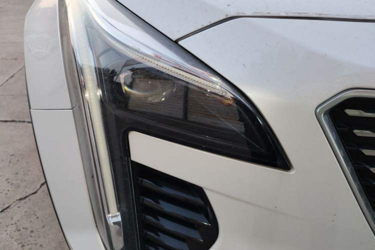 Used Cadillac XT4 2018 28T Two-Wheel Drive Leading Version Right Front Headlight