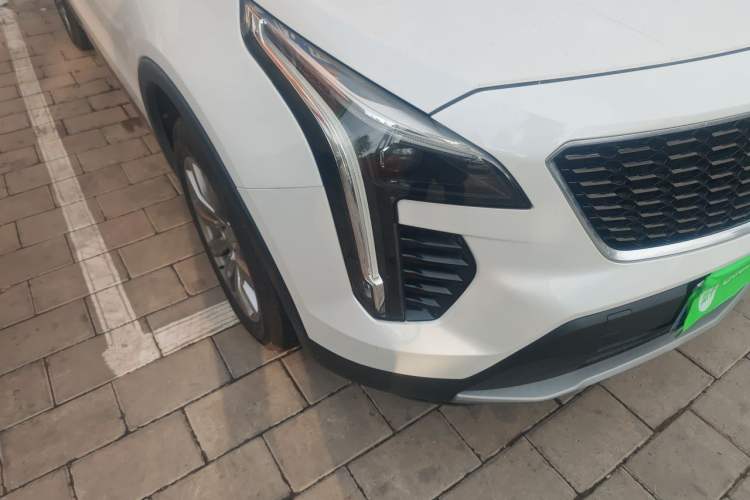 Used Cadillac XT4 2018 28T Two-Wheel-Drive Luxury Model Right Front Headlight