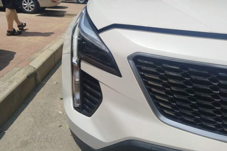 Used Cadillac XT4 2018 28T Two-Wheel Drive Tech Version Right Front Headlight