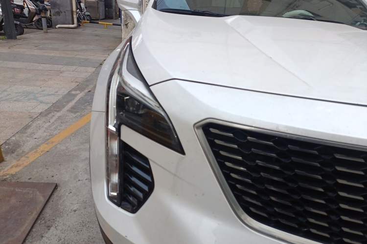 Used Cadillac XT4 2018 28T Two-Wheel Drive Tech Version Right Front Headlight