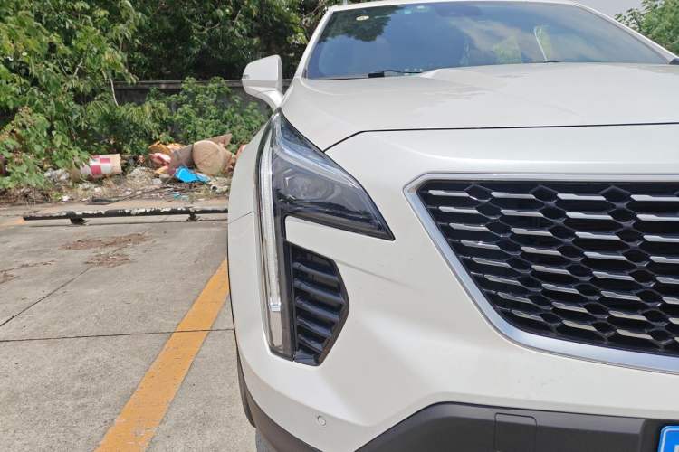 Used Cadillac XT4 2018 28T 4x4 Platinum Edition Right Front Headlight