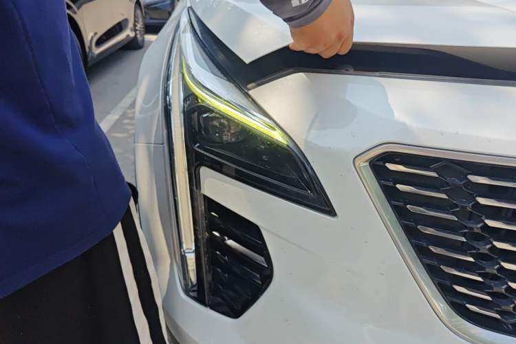 Used Cadillac XT4 2018 28T Two-Wheel Drive Leading Version Right Front Headlight
