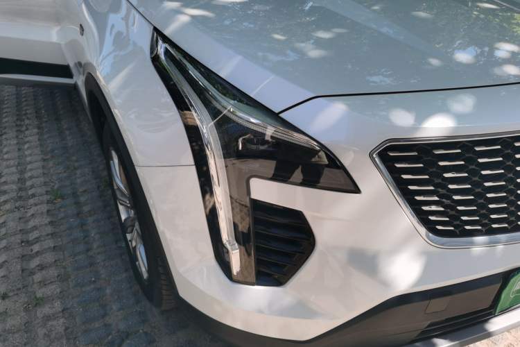 Used Cadillac XT4 2018 28T Two-Wheel Drive Leading Version Right Front Headlight