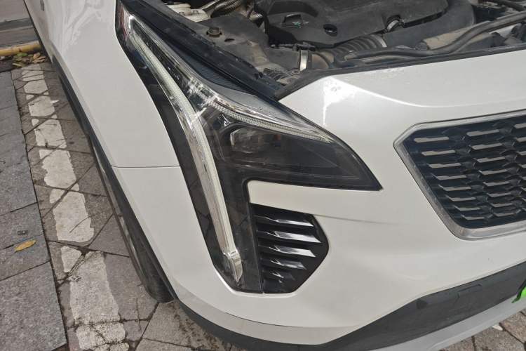 Used Cadillac XT4 2018 28T Two-Wheel Drive Leading Version Right Front Headlight