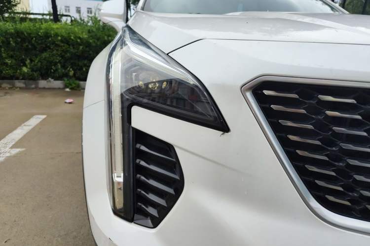 Used Cadillac XT4 2018 28T Two-Wheel Drive Leading Version Right Front Headlight