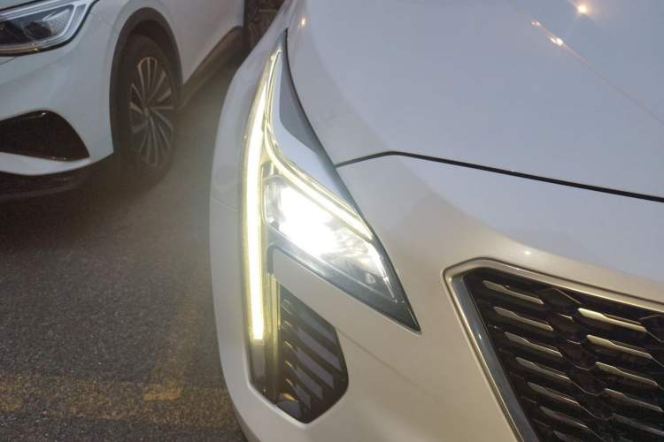 Used Cadillac XT4 2018 28T Two-Wheel Drive Leading Version Right Front Headlight
