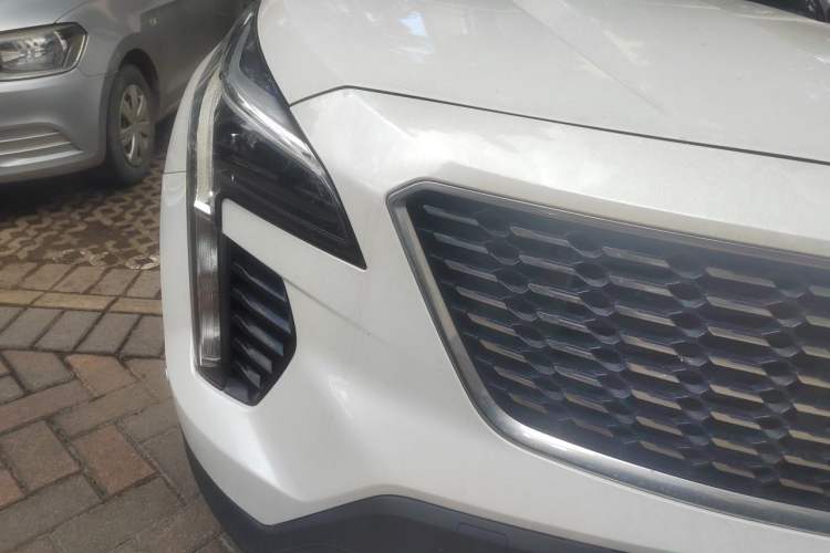 Used Cadillac XT4 2018 28T Two-Wheel Drive Tech Version Right Front Headlight