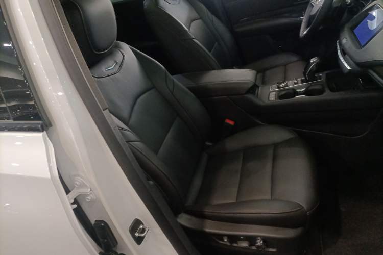 Used Cadillac XT4 2018 28T 4x4 Platinum Sport Edition Right Front Seat