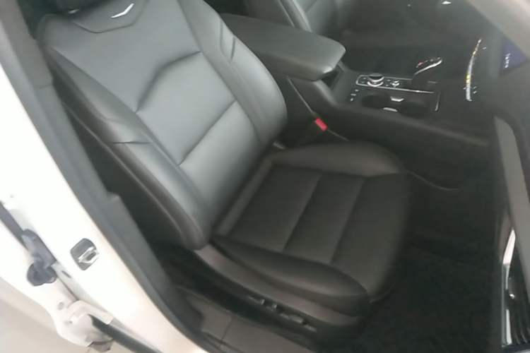 Used Cadillac XT4 2018 28T Two-Wheel Drive Leading Version Right Front Seat