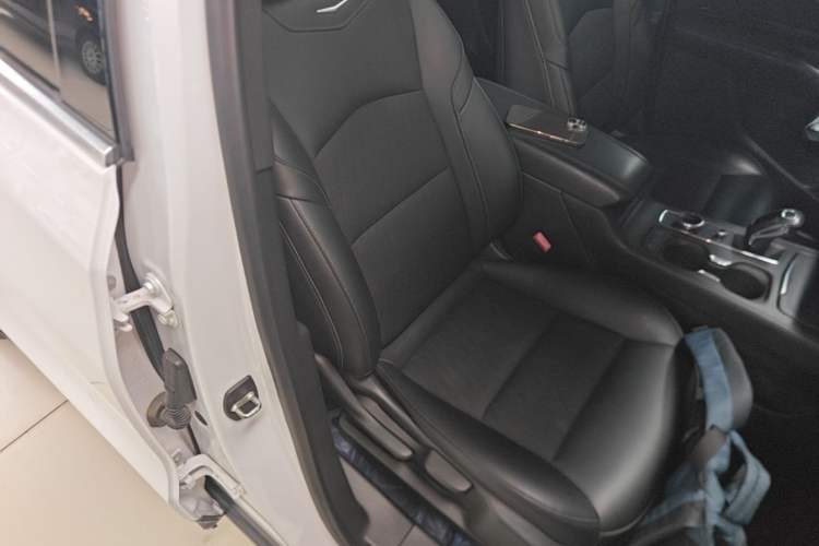Used Cadillac XT4 2018 28T Two-Wheel Drive Tech Version Right Front Seat