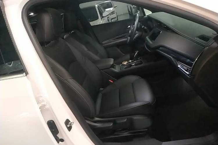 Used Cadillac XT4 2018 28T Two-Wheel Drive Tech Version Right Front Seat