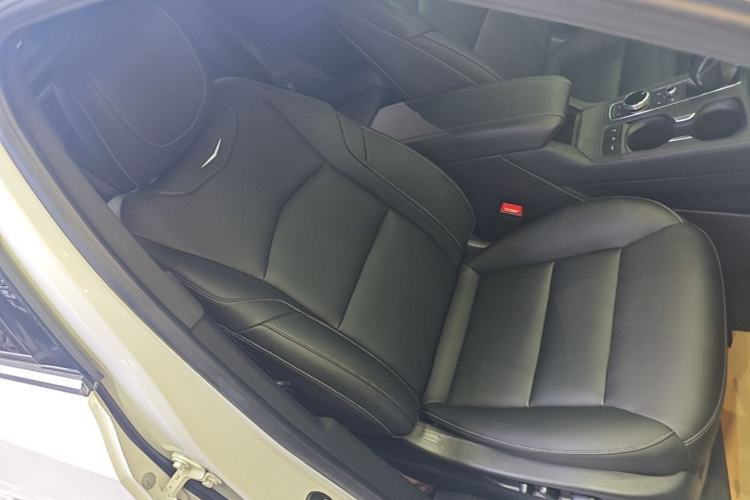 Used Cadillac XT4 2018 28T Two-Wheel Drive Leading Version Right Front Seat