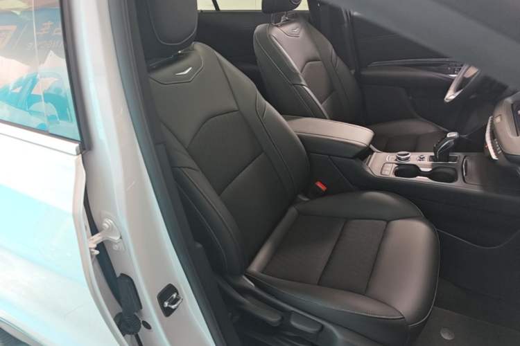 Used Cadillac XT4 2018 28T Two-Wheel Drive Tech Version Right Front Seat