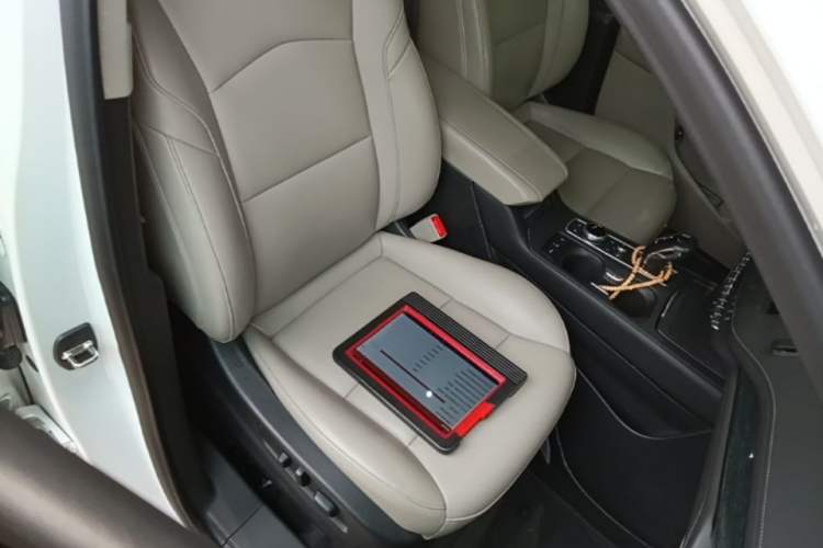 Used Cadillac XT4 2018 28T Two-Wheel-Drive Luxury Model Right Front Seat