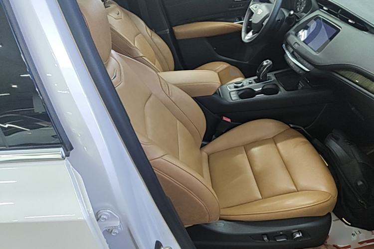Used Cadillac XT4 2018 28T 4x4 Platinum Edition Right Front Seat