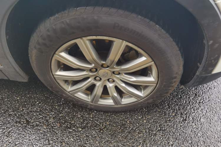 Used Cadillac XT4 2018 28T Two-Wheel Drive Leading Version Right Front Wheel Hub