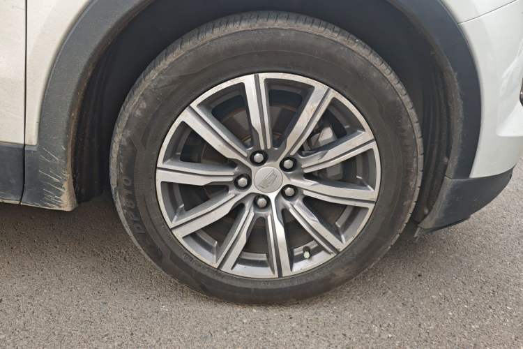 Used Cadillac XT4 2018 28T Two-Wheel Drive Luxury Sport Model Right Front Wheel Hub