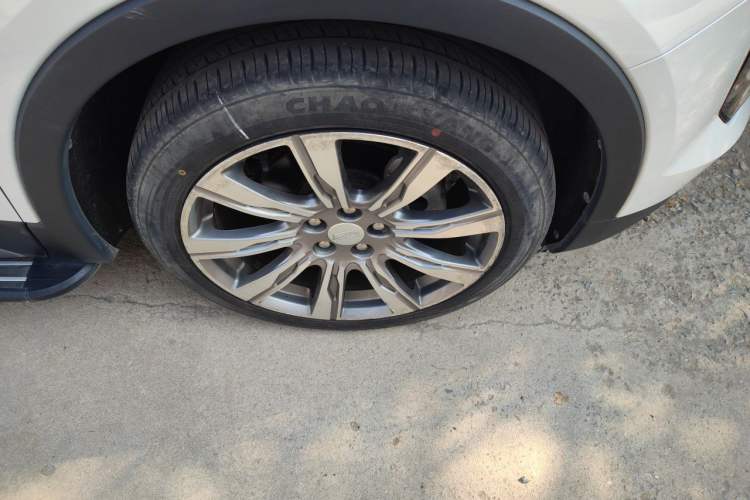 Used Cadillac XT4 2018 28T 4x4 Platinum Edition Right Front Wheel Hub