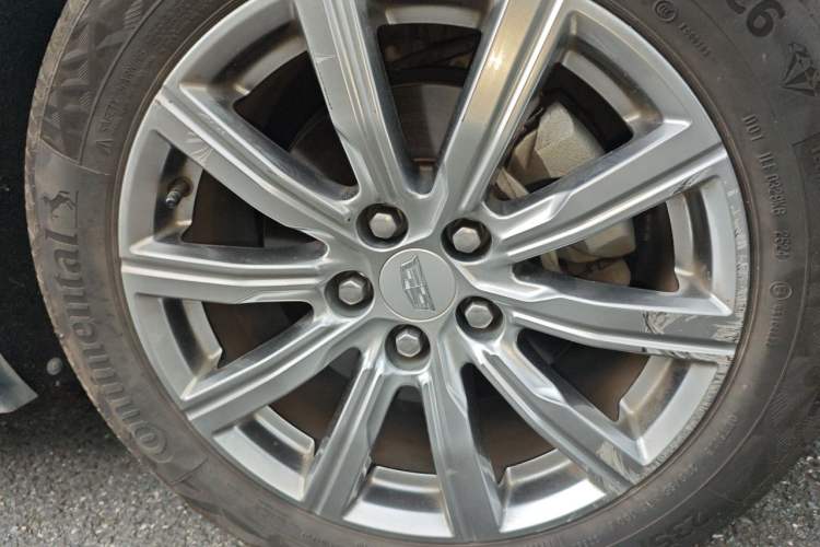 Used Cadillac XT4 2018 28T Two-Wheel Drive Luxury Sport Model Right Front Wheel Hub