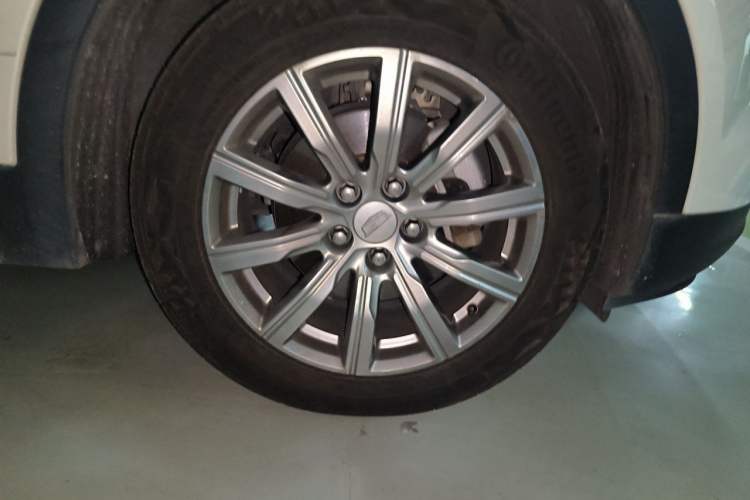 Used Cadillac XT4 2018 28T Two-Wheel Drive Leading Version Right Front Wheel Hub