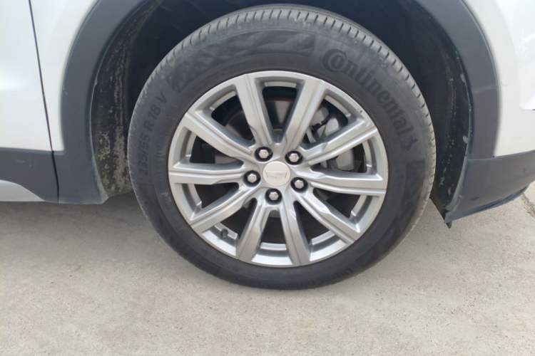 Used Cadillac XT4 2018 28T Two-Wheel-Drive Luxury Model Right Front Wheel Hub