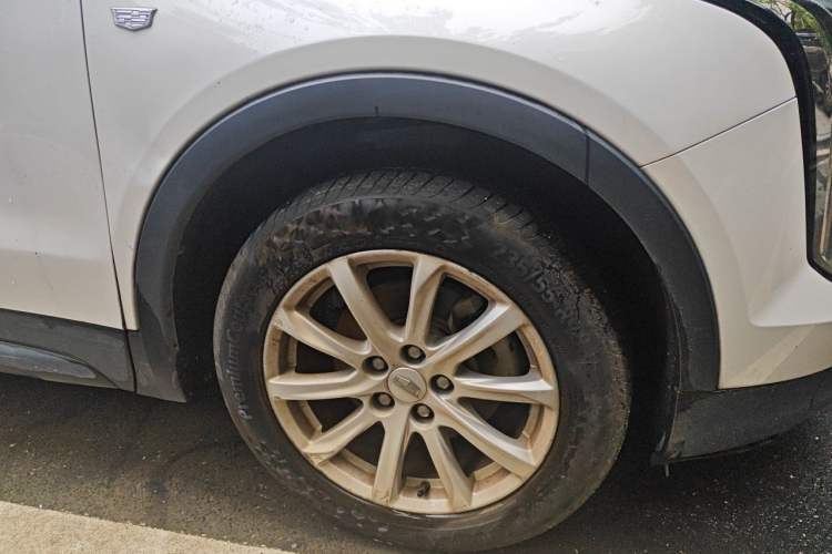 Used Cadillac XT4 2018 28T Two-Wheel Drive Tech Version Right Front Wheel Hub