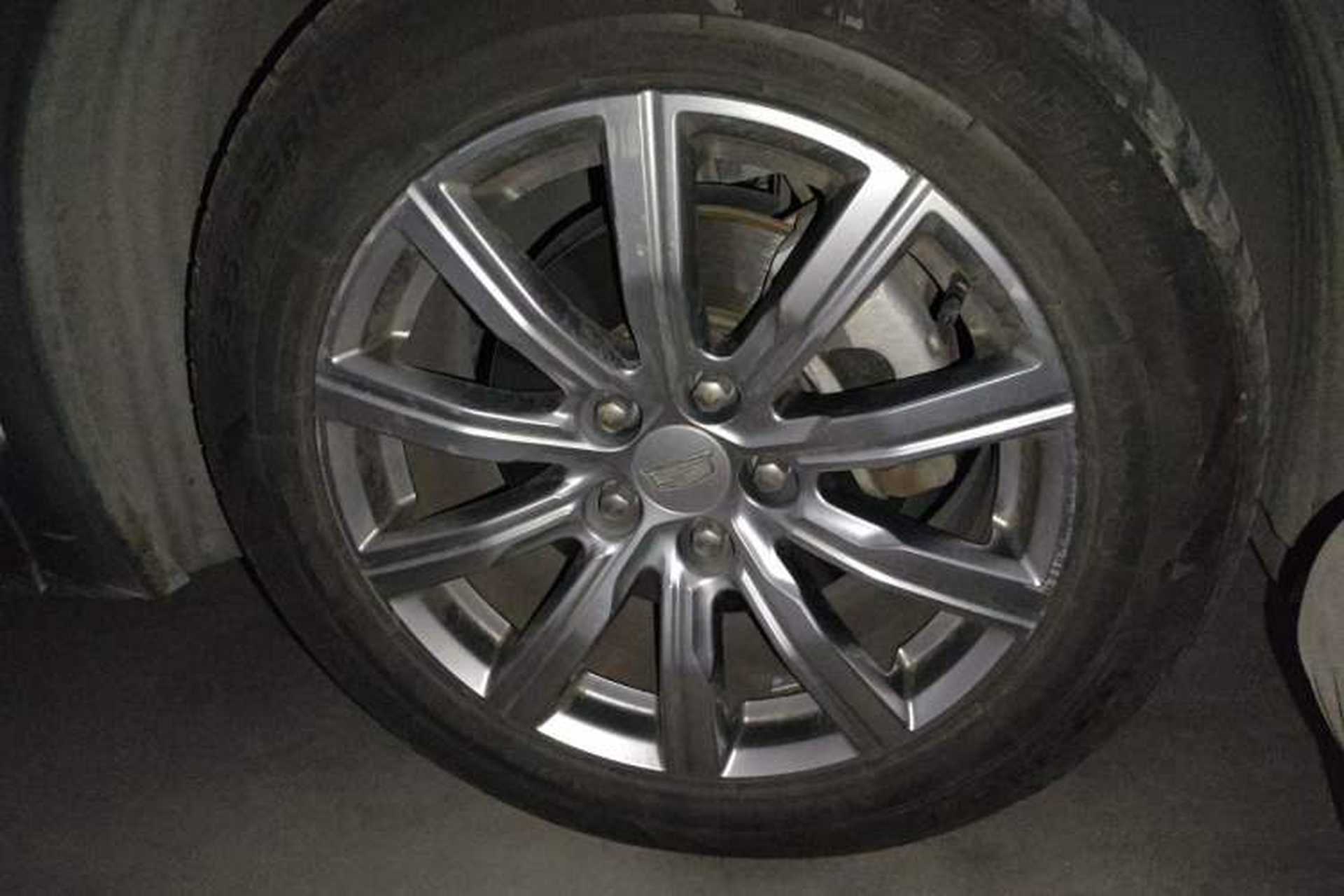 Used Cadillac XT4 2018 28T Four-Wheel Drive Leading Model Right Front Wheel Hub