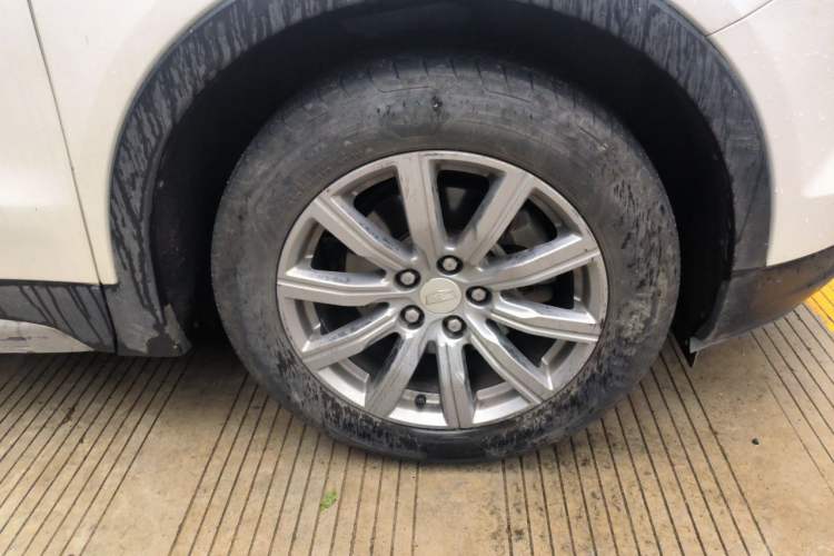 Used Cadillac XT4 2018 28T Two-Wheel Drive Leading Version Right Front Wheel Hub
