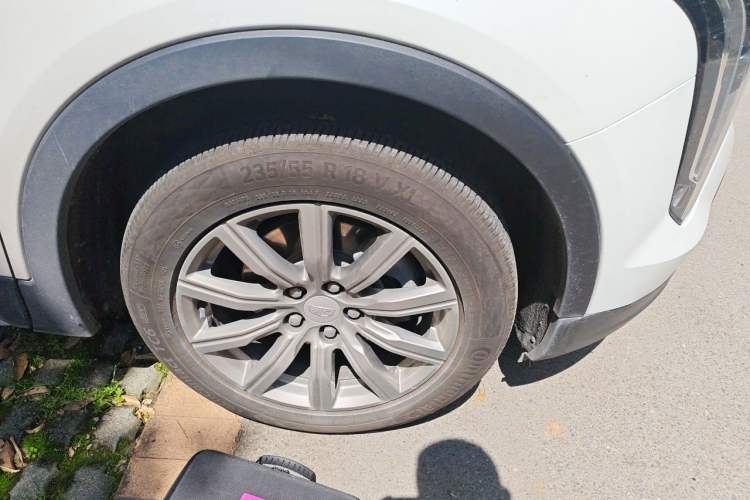 Used Cadillac XT4 2018 28T Two-Wheel Drive Leading Version Right Front Wheel Hub