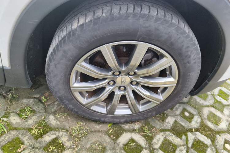 Used Cadillac XT4 2018 28T Two-Wheel Drive Leading Version Right Front Wheel Hub