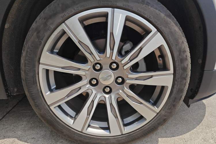 Used Cadillac XT4 2018 28T 4x4 Platinum Edition Right Front Wheel Hub