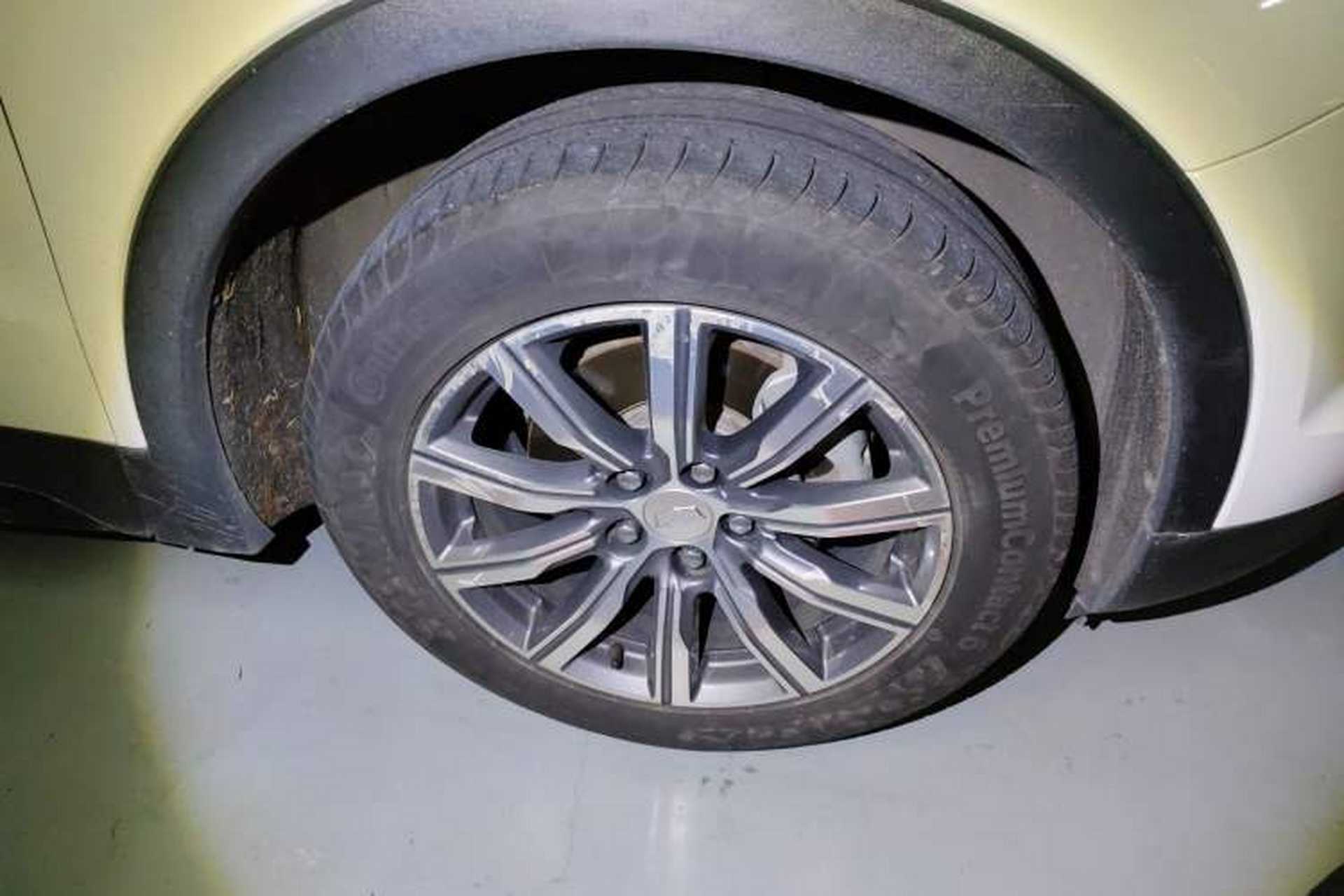 Used Cadillac XT4 2018 28T Two-Wheel Drive Luxury Sport Model Right Front Wheel Hub