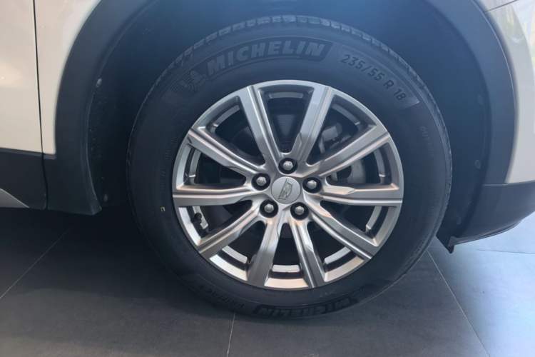 Used Cadillac XT4 2018 28T Two-Wheel Drive Leading Version Right Front Wheel Hub