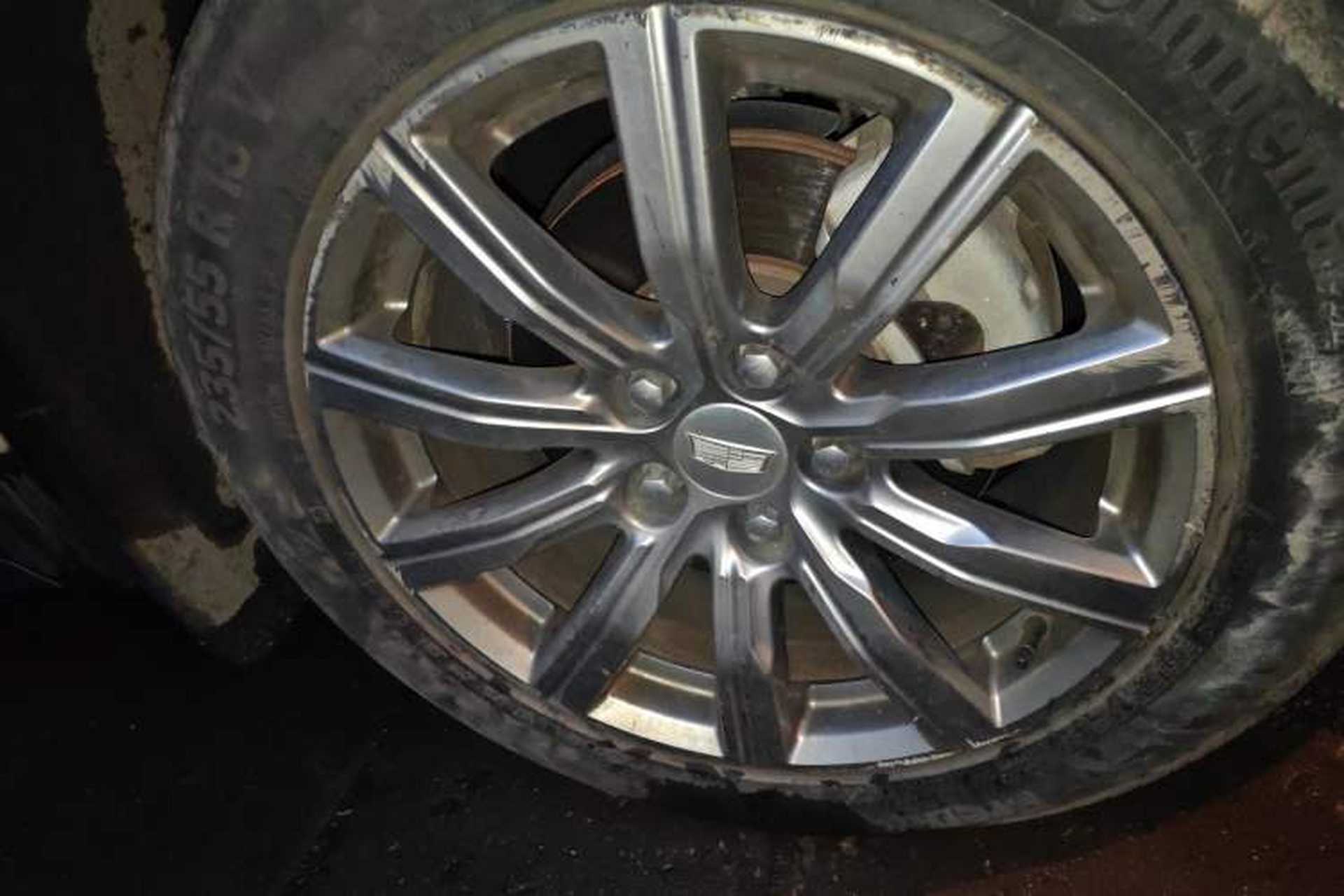 Used Cadillac XT4 2018 28T Two-Wheel Drive Leading Version Right Front Wheel Hub