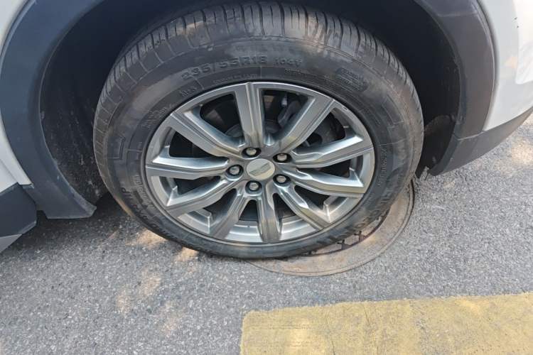 Used Cadillac XT4 2018 28T Two-Wheel Drive Leading Version Right Front Wheel Hub